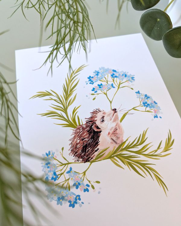 bild på affisch med en illustration av igelkott som är omgiven av blommor