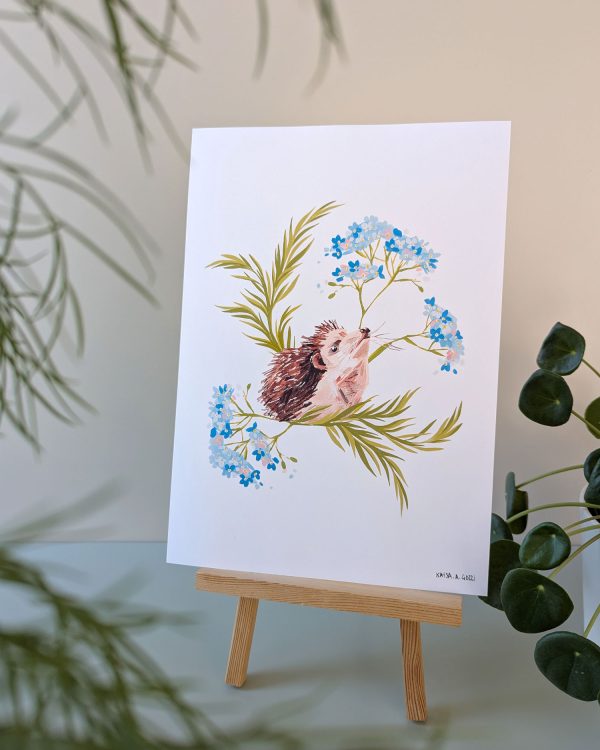 bild på affisch med en illustration av igelkott som är omgiven av blommor